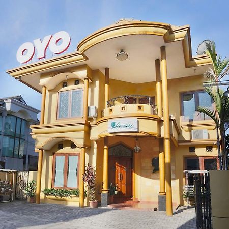 Oyo 1072 Kampung Condro Wulan Guesthouse Maguwo Exterior photo