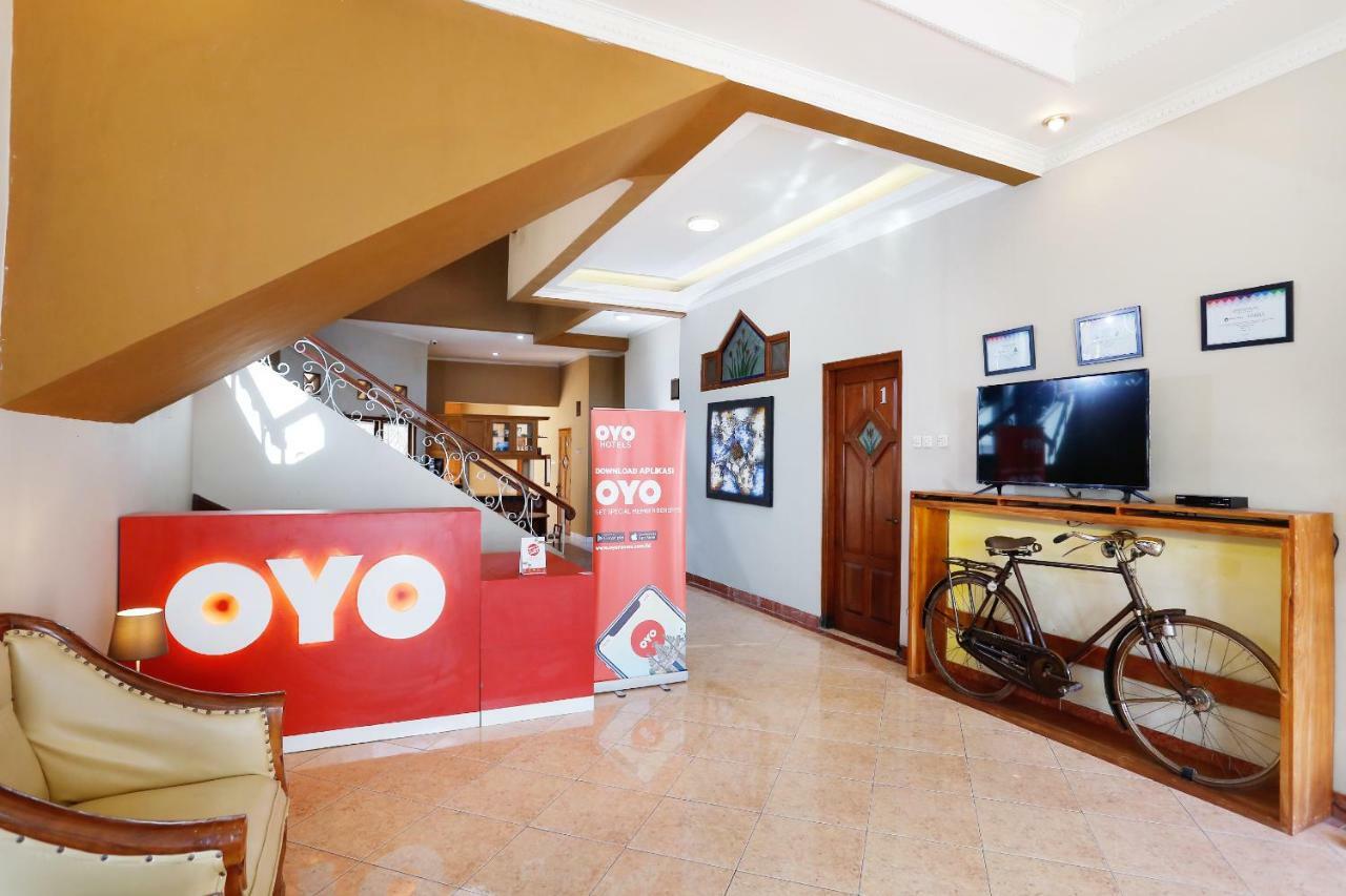Oyo 1072 Kampung Condro Wulan Guesthouse Maguwo Exterior photo